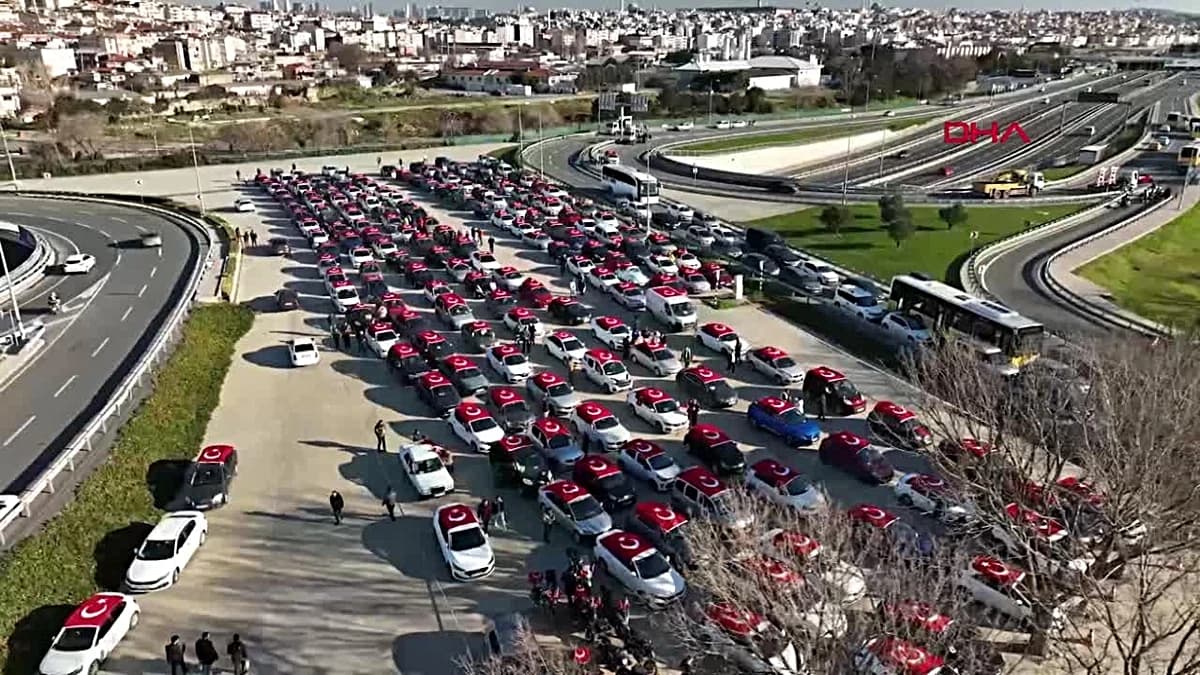 Binlerce Martı çalışanı ve sürücüsü şehitleri anmak için toplandı